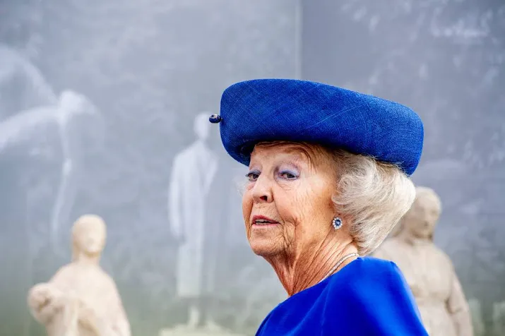 beatrix en mabel naar begrafenis annan