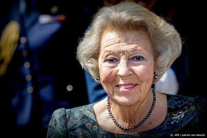 beatrix opent bezoekerscentrum kinderdijk