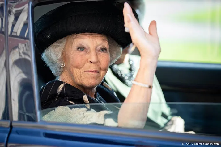 beatrix slaat munt kwf kankerbestrijding