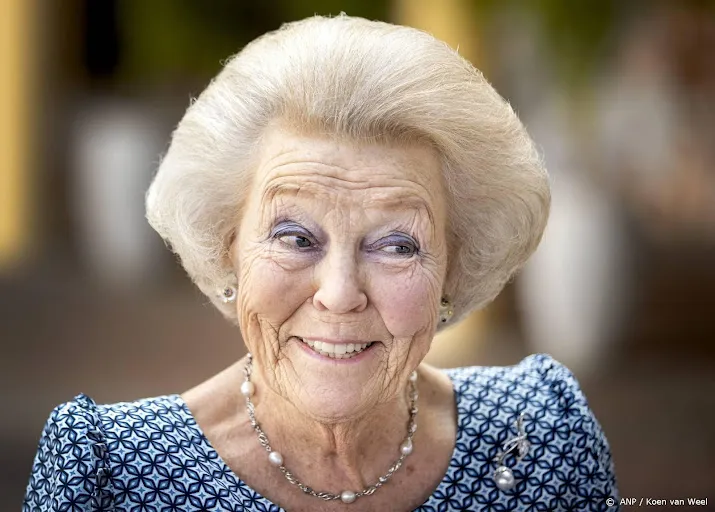 beatrix sluit werkbezoek aan curacao af