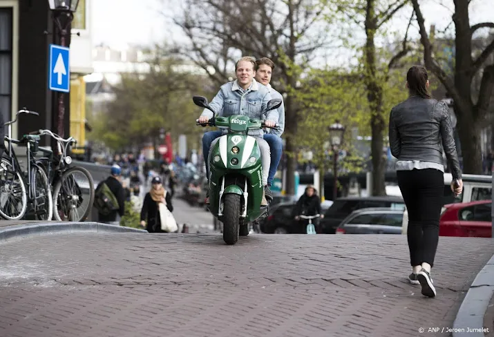 bedrijven zetten deelscooters in nieuwjaarsnacht op slot