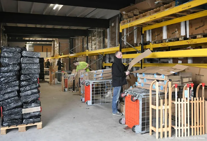bedrijvigheid industrie neemt af maar werkgelegenheid groeit