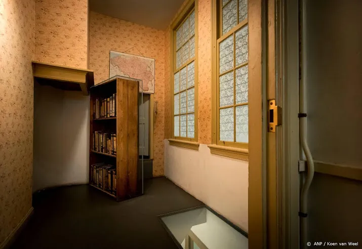 beheerder anne frank huis moet reorganiseren