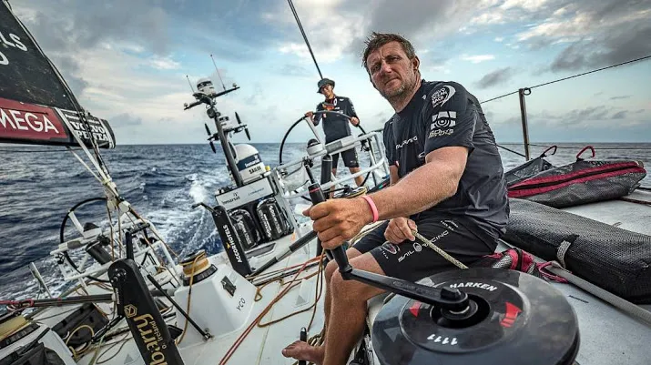 bekking en tienpont aangeslagen in ocean race