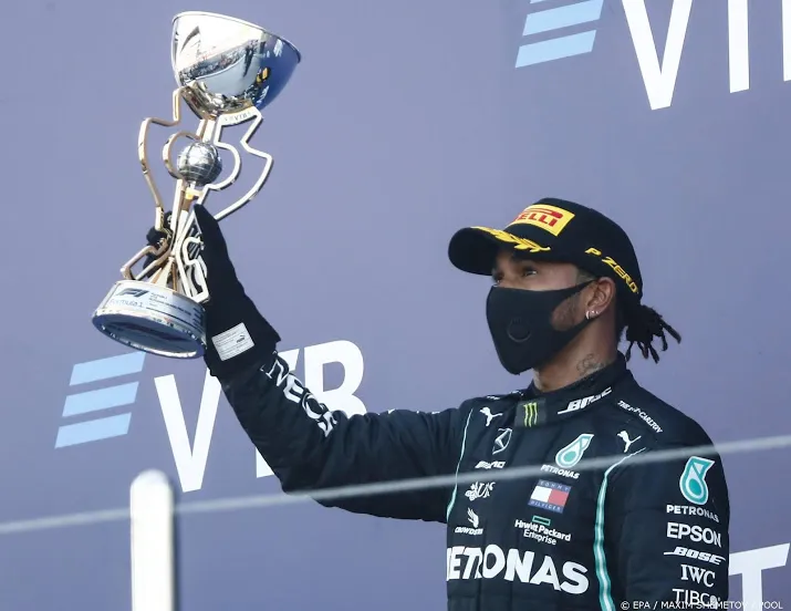 belachelijke tijdstraf kost hamilton recordzege formule 1
