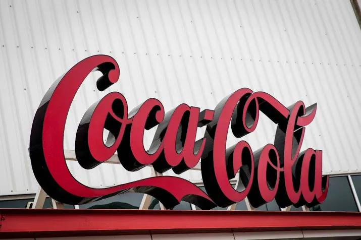 belastinglast drukt coca cola in het rood