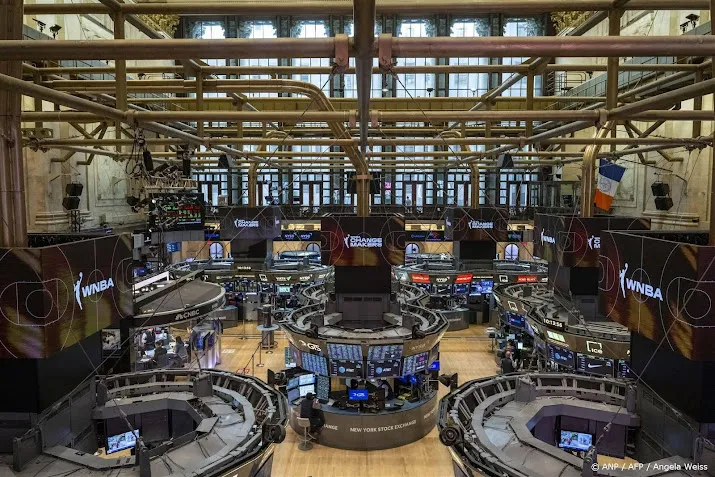beleggers nemen winst na technologierally op beurzen in new york