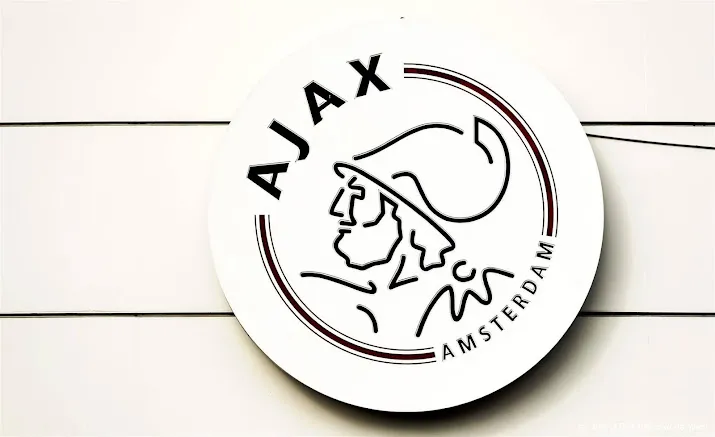 beleggers op damrak verwerken jaarcijfers van onrustig ajax