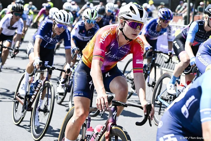 belgische kopecky wint eerste etappe tour de france femmes