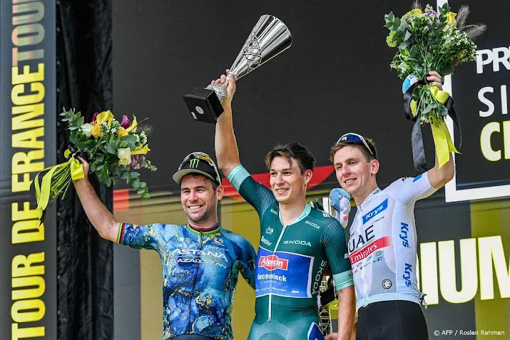 belgische renner philipsen sprint naar zege in singapore