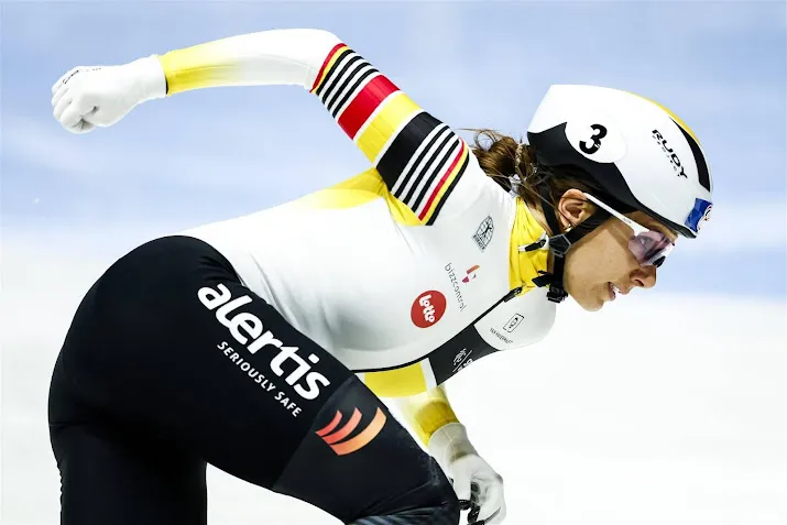 belgische shorttrackster desmet woedend na diskwalificatie in ahoy