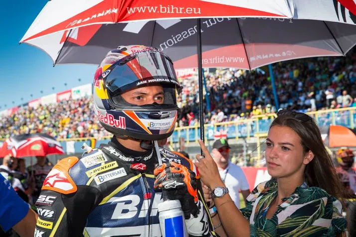 bendsneyder breekt been na ontploffen motor