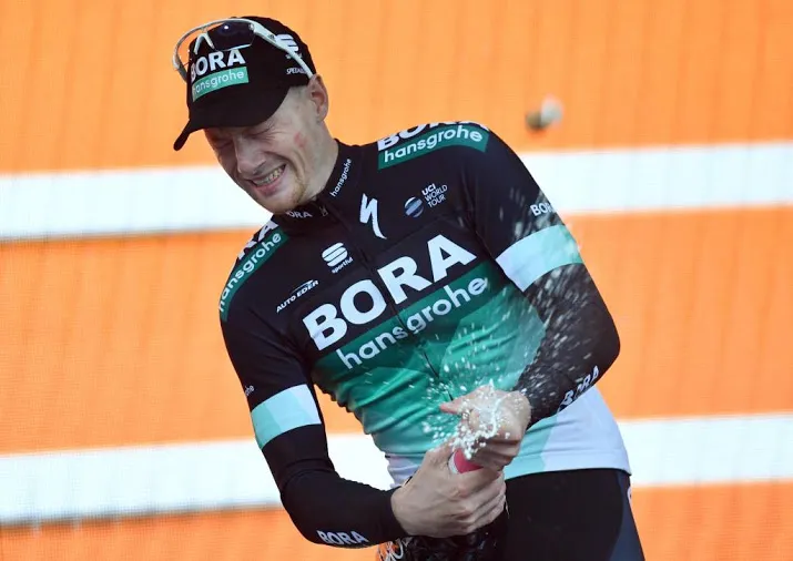 bennett klopt kittel in rund um koln