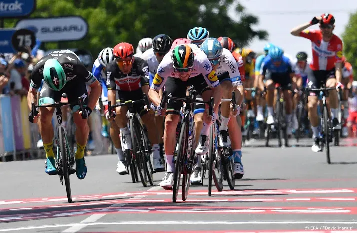 bennett sprint naar zege eerste etappe down under