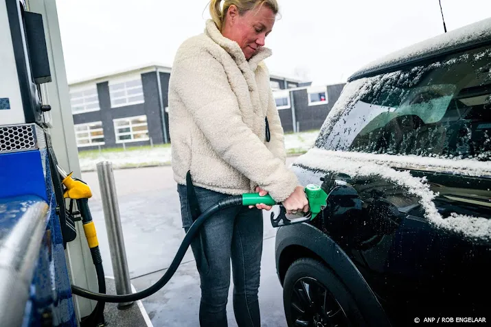 benzine en diesel weer onder de 2 euro per liter
