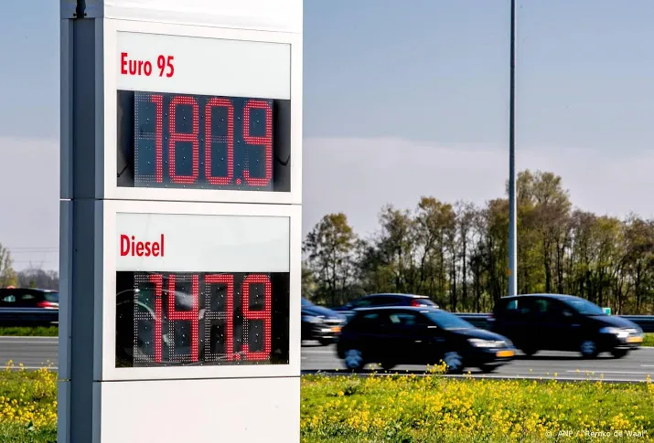 benzineprijzen stijgen na akkoord met 1 a 2 cent per week