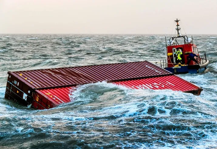 berging zeecontainers begint vrijdag