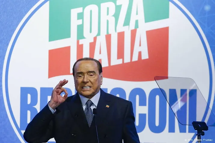 berlusconi terecht geweerd als grote aandeelhouder van bank