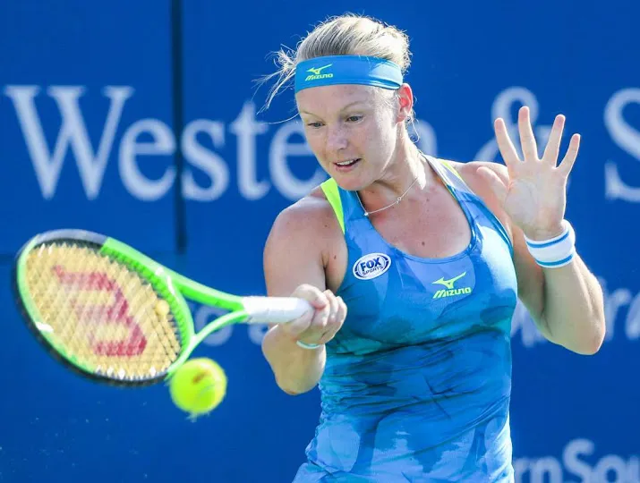 bertens begint seizoen met forse nederlaag