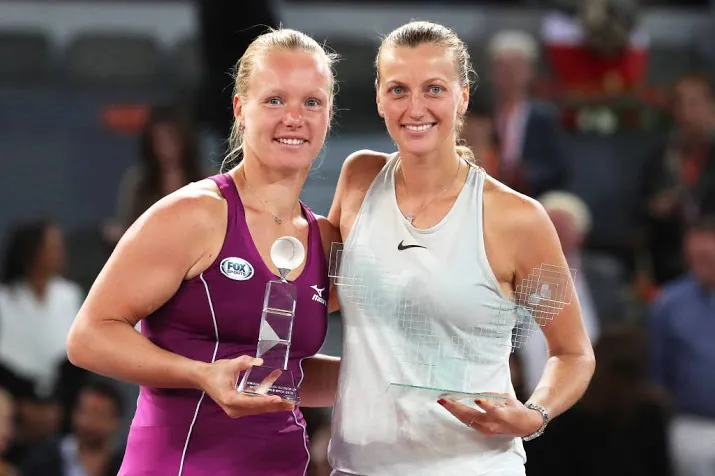bertens heeft pijn maar kan toch lachen