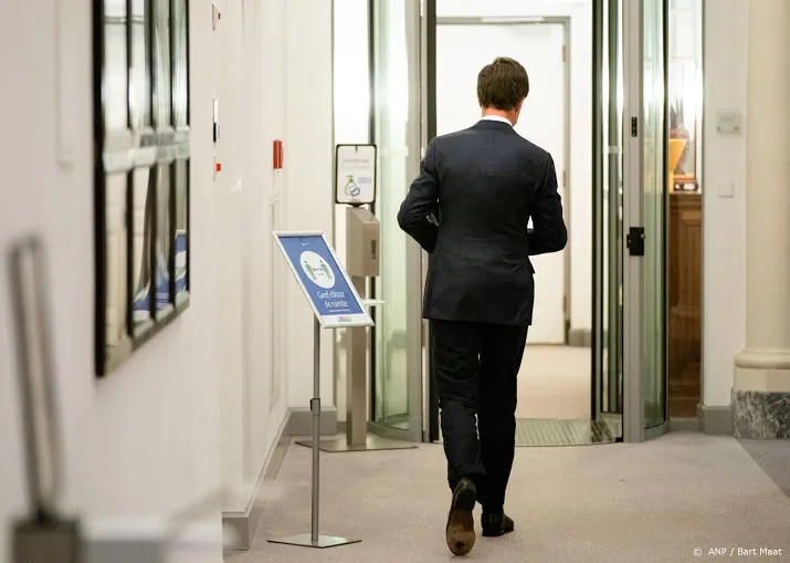 besluit asscher maakt kans op aftreden kabinet nog groter