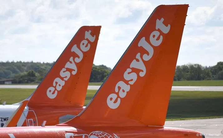 bestuur easyjet wint slag van oprichter
