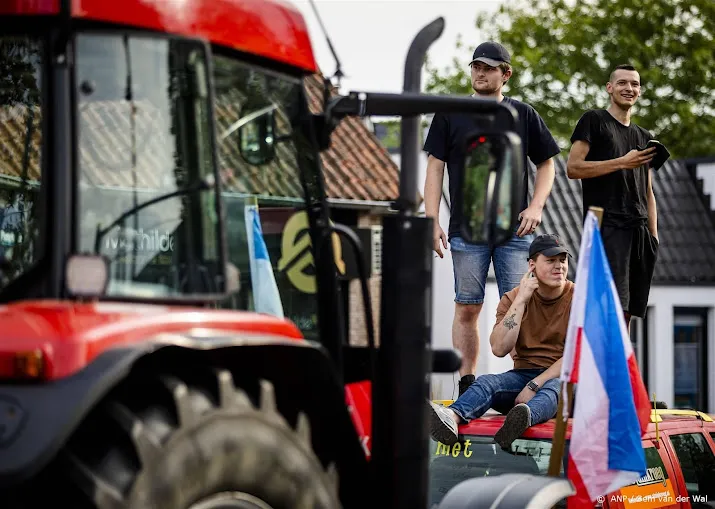betogers in albergen willen dat gemeente kleur bekent over azc