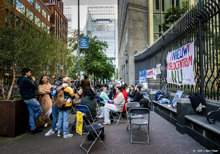 betoging bij ministerie uit protest tegen situatie in ter apel