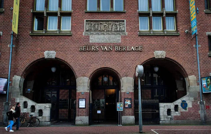 beurs amsterdam sluit in het rood