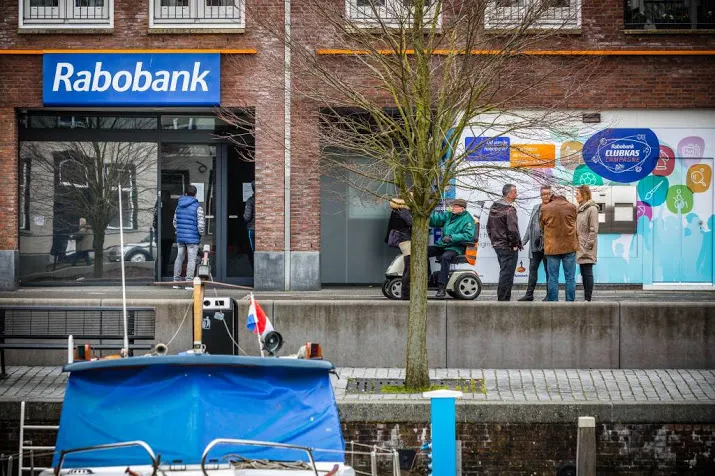 beveiligers langer vast voor kluisroof