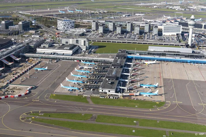 beveiligingsbedrijven schiphol namen coronaregels niet zo nauw