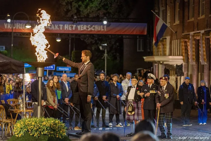 bevrijdingsvuur in wageningen ontstoken door twee wo ii veteranen