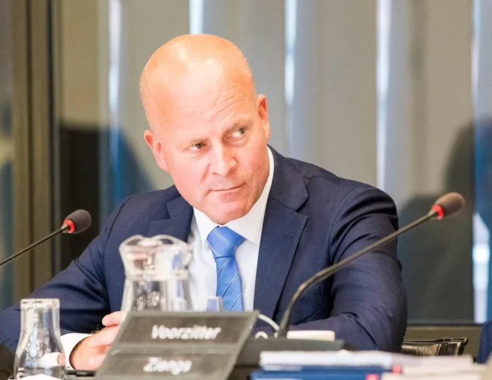 bewindsman grijpt in bij renovatie binnenhof