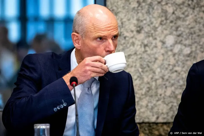 bewindspersonen moeten vaker naar brussel