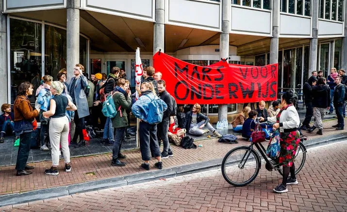 bezet universiteitspand amsterdam ontruimd