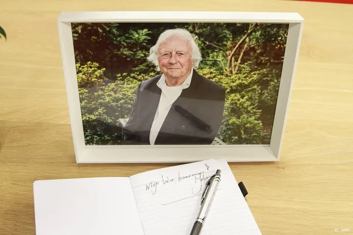 bezoekers beeld en geluid herdenken aart staartjes