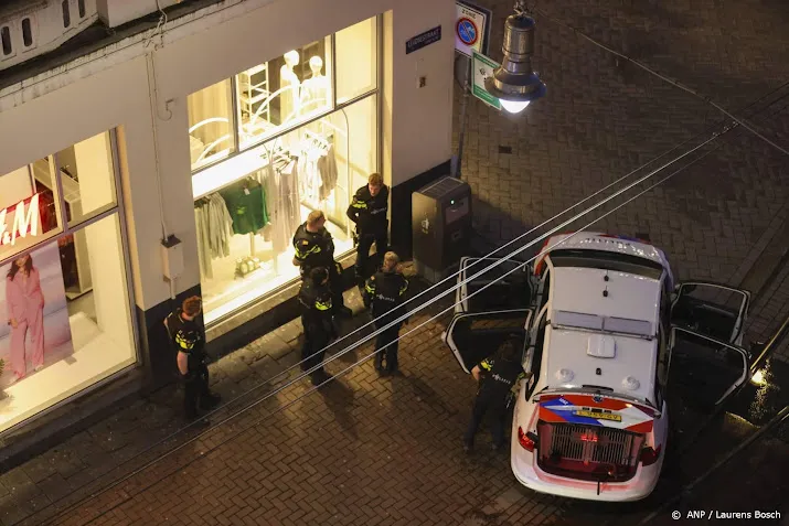 bezoekers de balie moesten weg bij ramen om gijzeling apple store