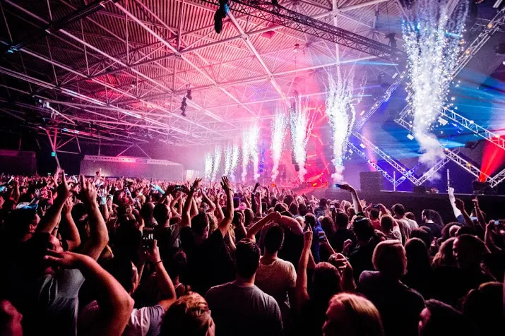 bezoekers naar ehbo bij optreden martin garrix