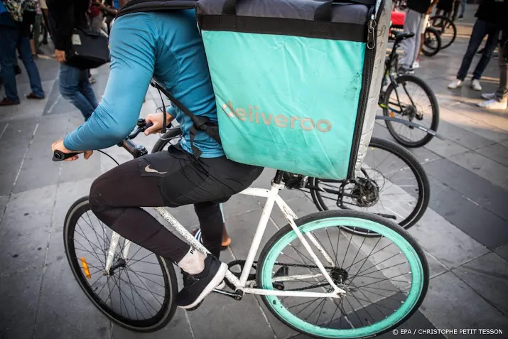 bezorgers deliveroo gaan uitkijken naar vermiste kinderen