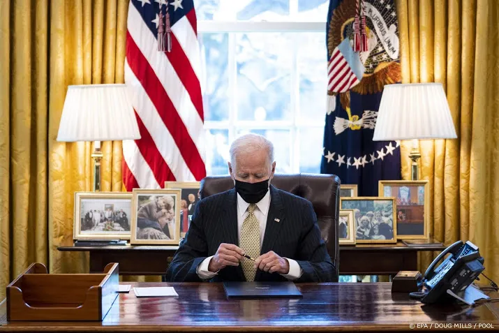 biden belooft miljoenen banen met historisch biljoenenpakket