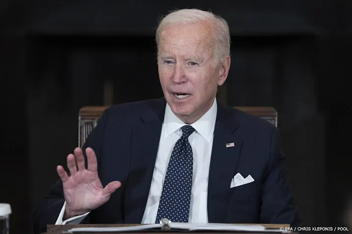biden dreigt met boetes voor oliebedrijven om hoge prijzen