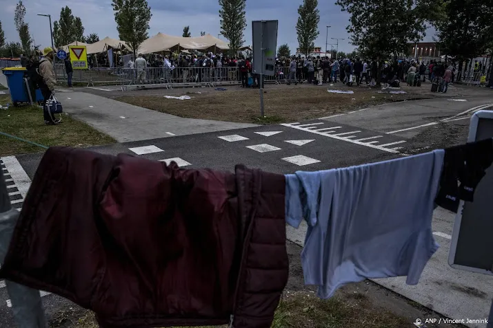bij aanmeldcentrum ter apel hebben 300 mensen buiten geslapen