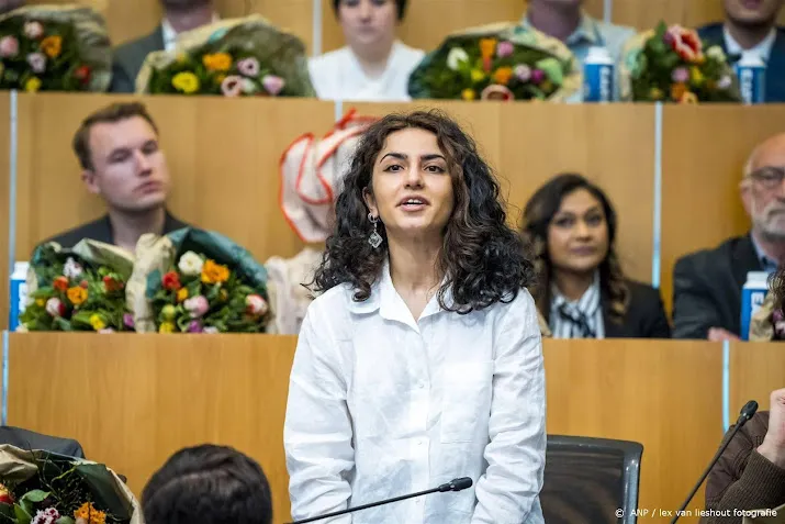 bij1 amsterdam wil door ondanks vertrek twee raadsleden