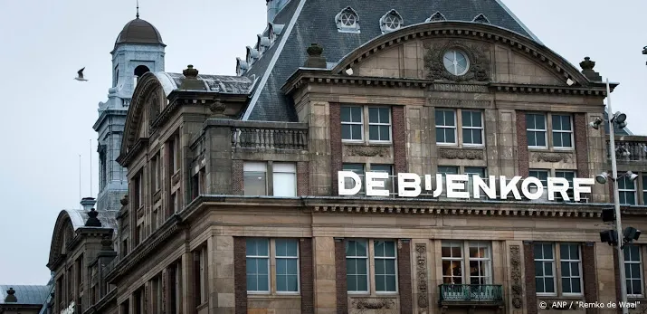 bijenkorf in amsterdam ontruimd om brandlucht