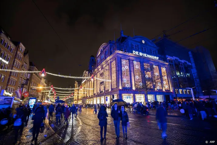 bijenkorf schrapt banen en dure lichtshow