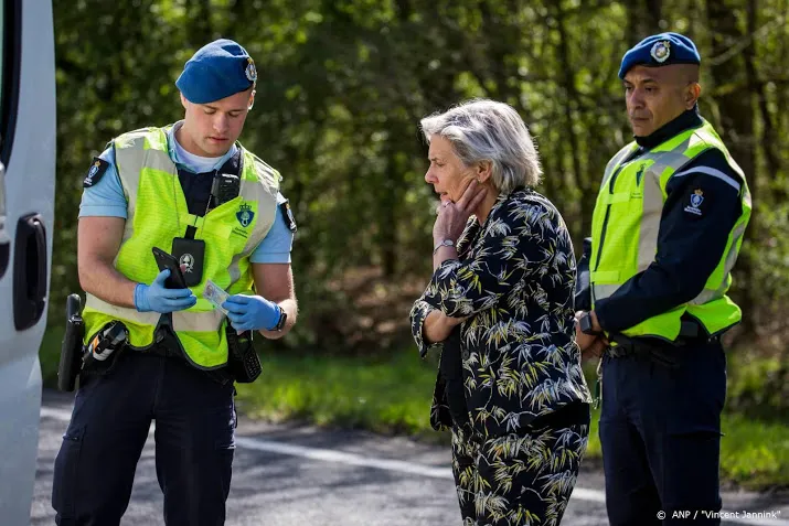 bijleveld bezoekt marechaussee bij de lutte