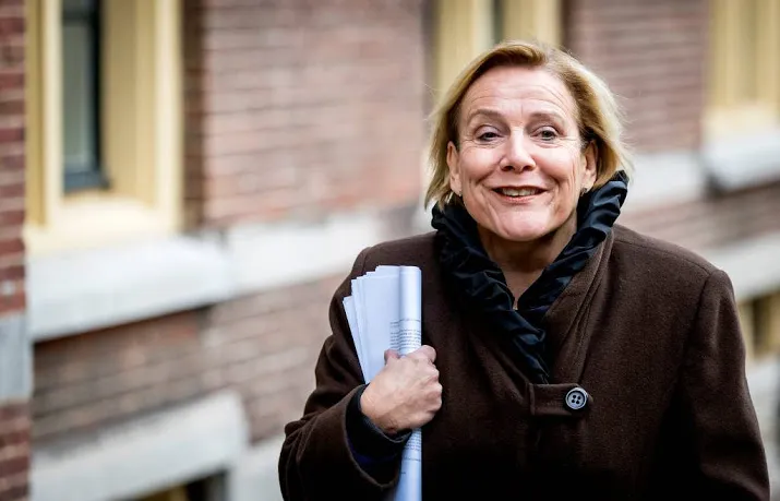 bijleveld corrigeert vicepremier in kamer