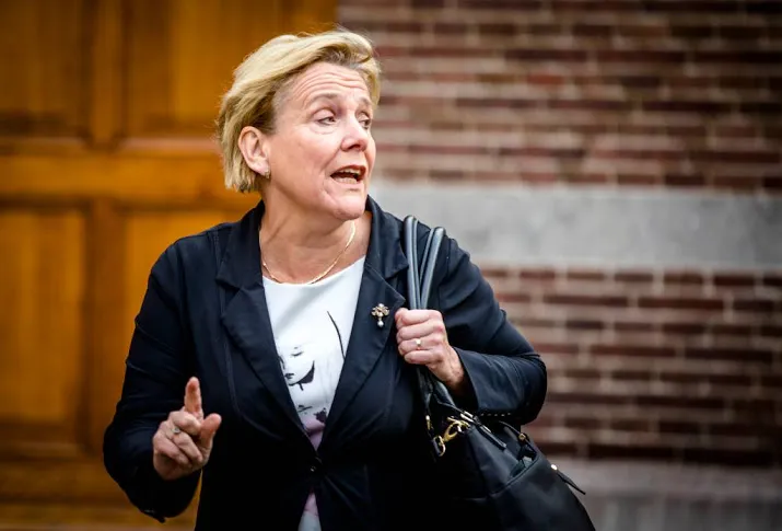 bijleveld eu leger merkel gaat veel te ver