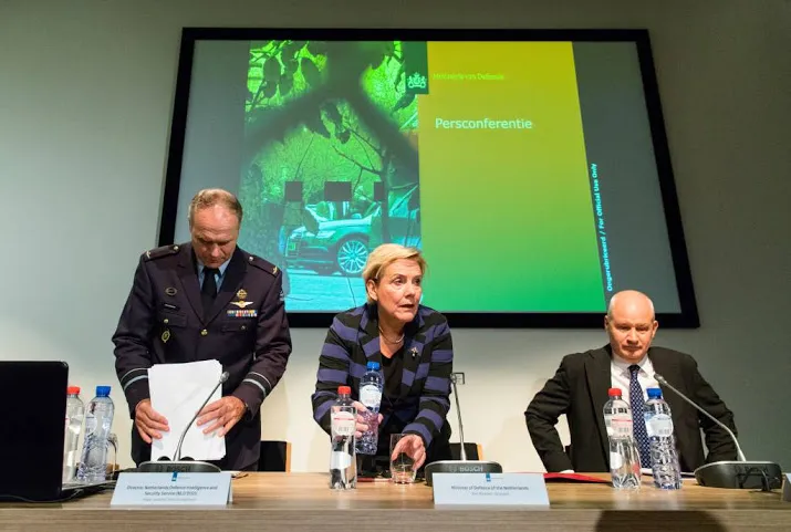 bijleveld in cyberoorlog met russen