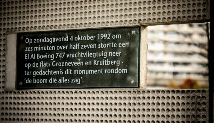 bijlmerramp herdacht bij boom die alles zag